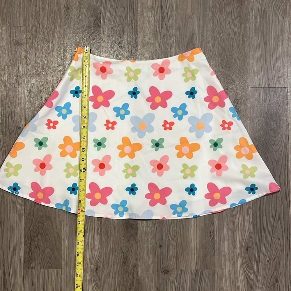 Xs white flower skirt zipper SHEIN lined mini skirt NWOT - Picture 8 of 8